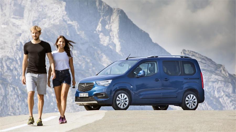 El Opel Combo Life se dirige básicamente a personas con un estilo de vida activo, familias con niños o bien empresarios autónomos con necesidades de carga y transporte de pasajeros. 