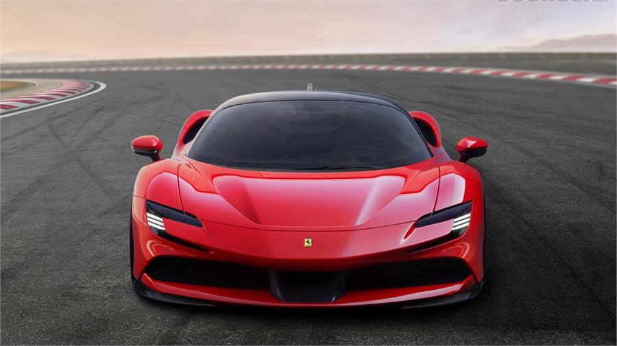 Este es el primer Ferrari híbrido enchufable de la historia.