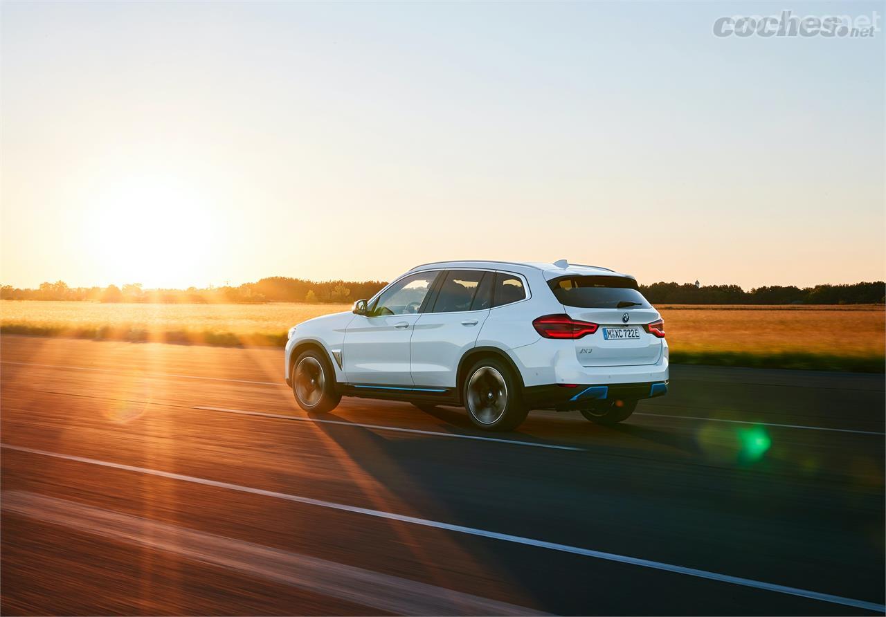 El BMW iX3 llegará desde China en 2021 por un precio de partida de 77.000 euros.