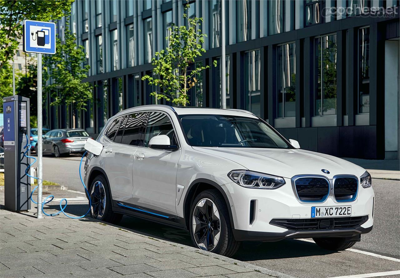 El BMW iX3 acelera de 0 a 100 km/h en 6,8 segundos y alcanza el 0 a 60 km/h en 3,5 segundos.