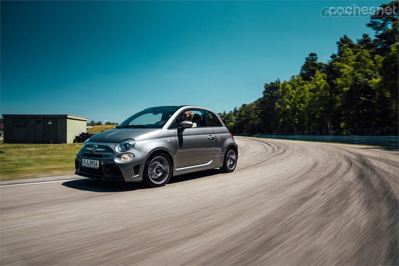 El "primo malote" del Fiat 500C es el Abarth 595C. Un tipo más duro en todos los sentidos.