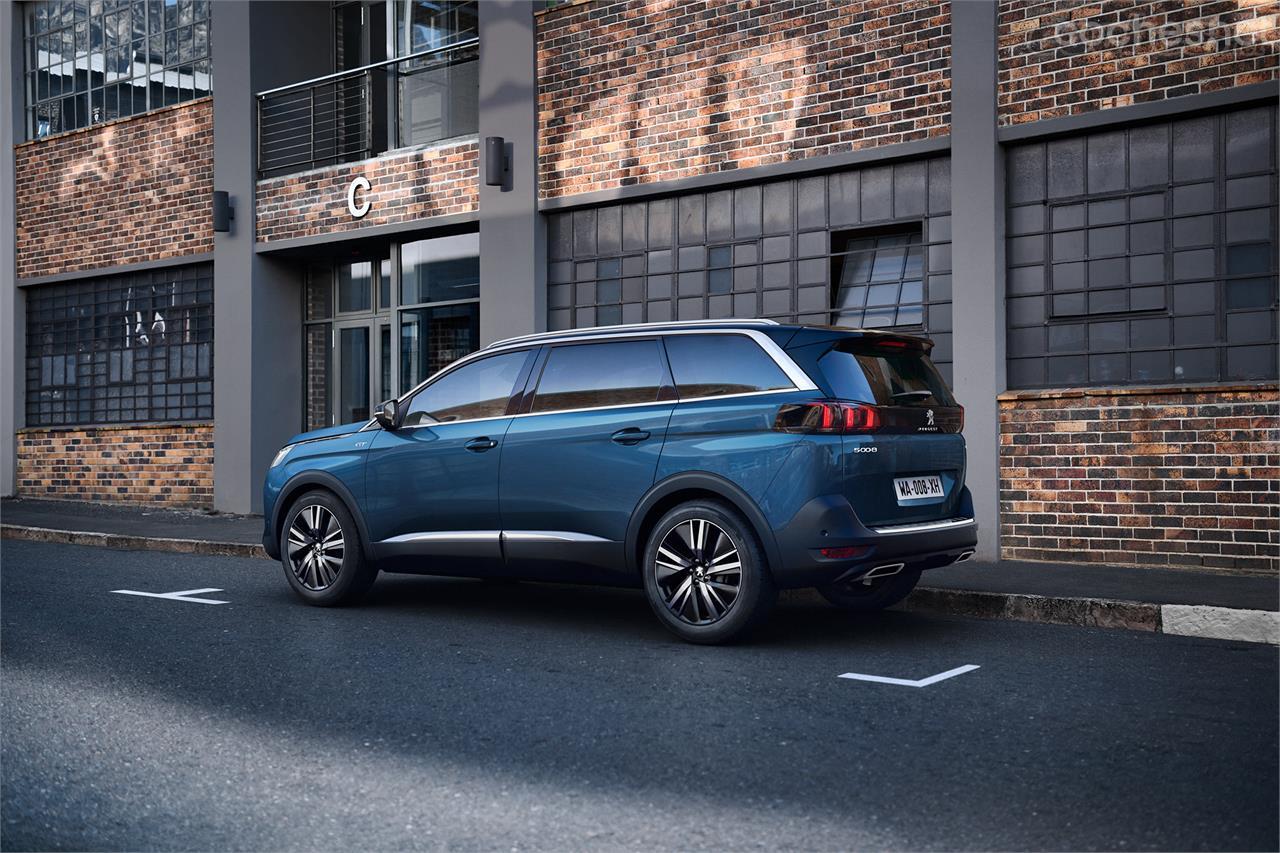 El Peugeot 5008 que veremos en 2021 no cambia en lo básico, pero actualiza su tecnología y equipamiento de confort. 