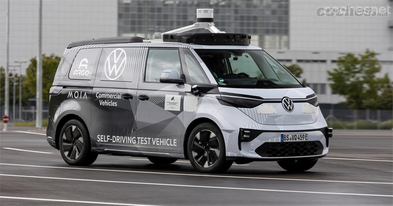 Volkswagen y otras marcas han hecho pruebas de conducción autónoma con sistemas LIDAR de 360 grados, claramente más aparatosos.