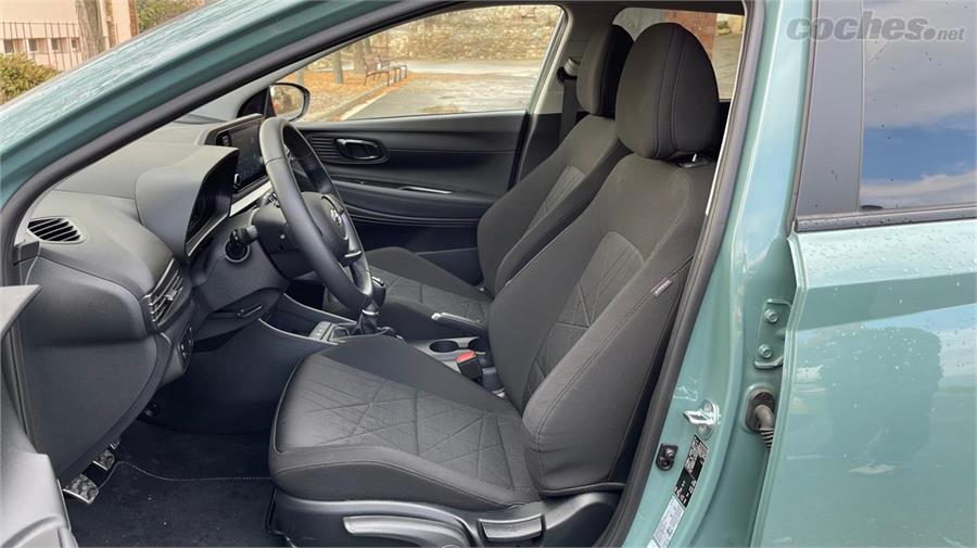 Los asientos delanteros del Hyundai Bayon son excelentes, tanto por su confort como por su diseño, con muy buena sujeción.