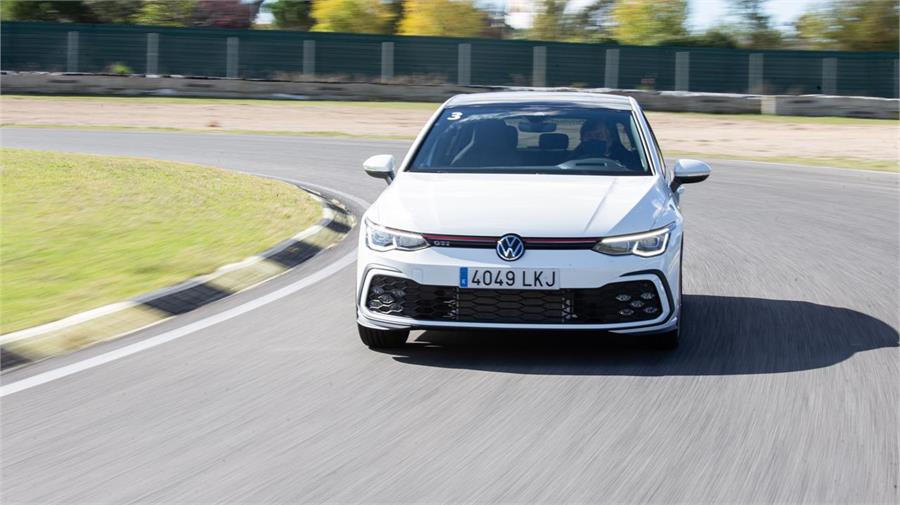 No, el Volkswagen Golf no ha sido "la referencia" en cuanto a ventas en España el pasado 2021.