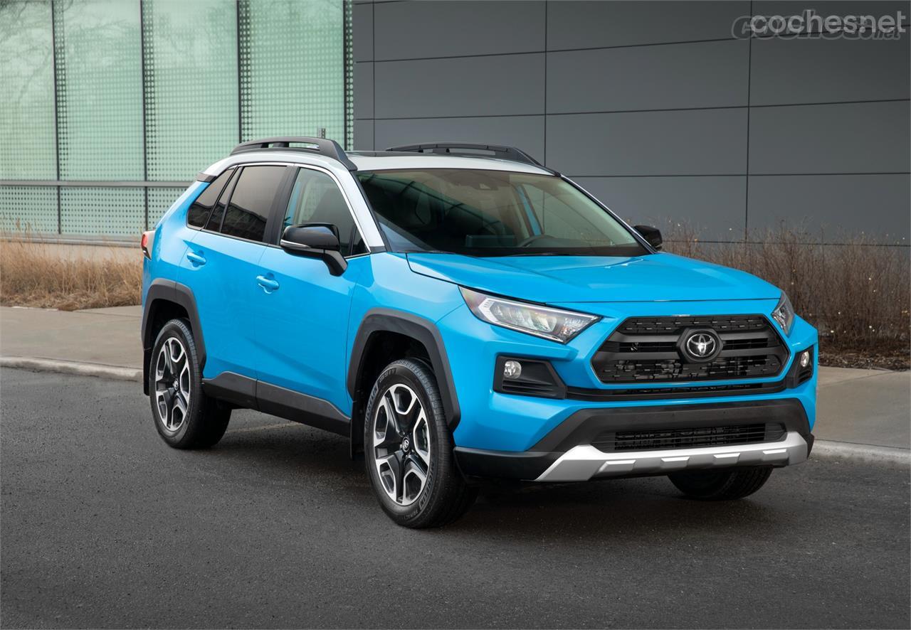 El Toyota RAV4 es el coche más vendido del mundo. En otros mercados tiene un frontal diferente y una paleta de colores distinta.