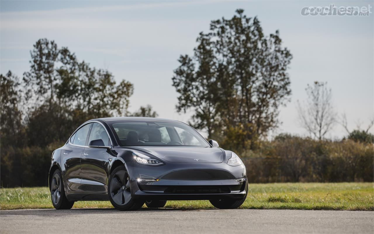 El Tesla Model 3, primer coche eléctrico del ranking mundial se ha colado, por primera vez entre los 10 primeros.