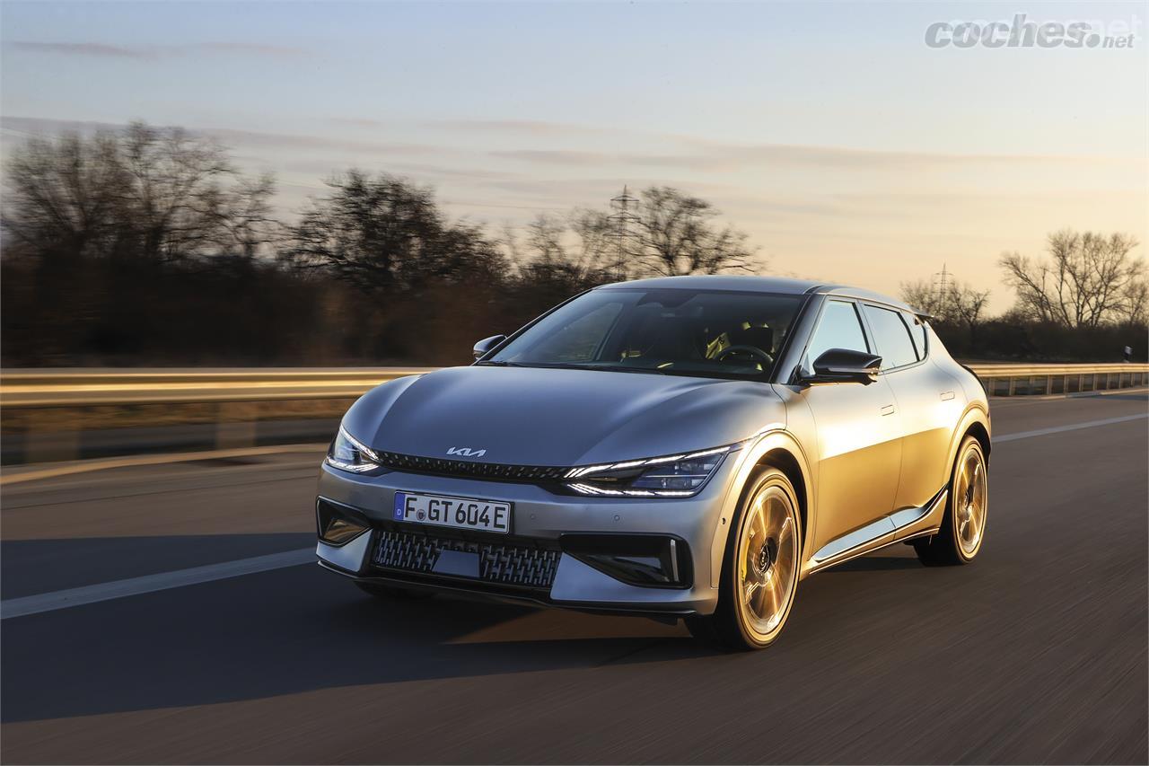 La amortiguación pilotada permite que este coche se adapte perfectamente a cualquier tipo de vía y de conducción.