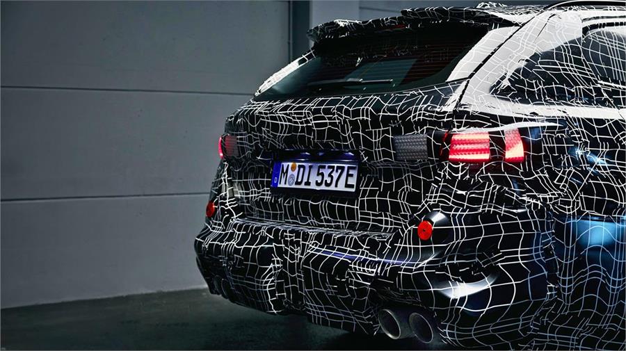 Se espera que BMW M5 Touring incorpore la misma -o muy parecida- motorización PHEV del BMW XM. Así pues, etiqueta Cero para este deportivo con cuatro salidas de escape.