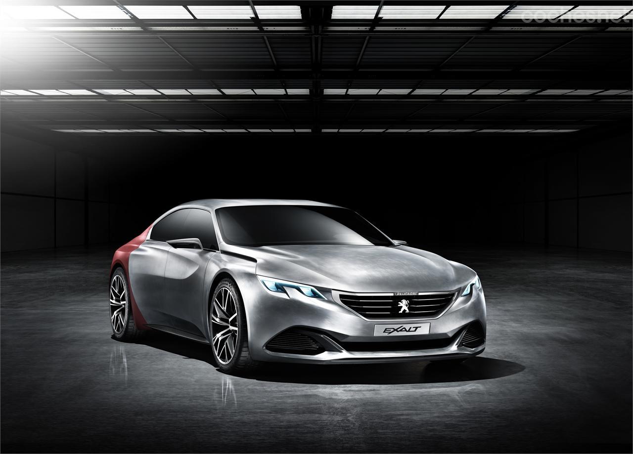 Peugeot Exalt, una berlina de 4 puertas y con formas muy coupé que se presenta como concept en el Salón de Pekín 2014.