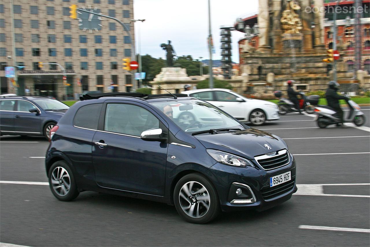 El Peugeot 108 es un coche de clara vocación urbana que se posiciona como el más "chic" de los tres hermanos Toyota-PSA.