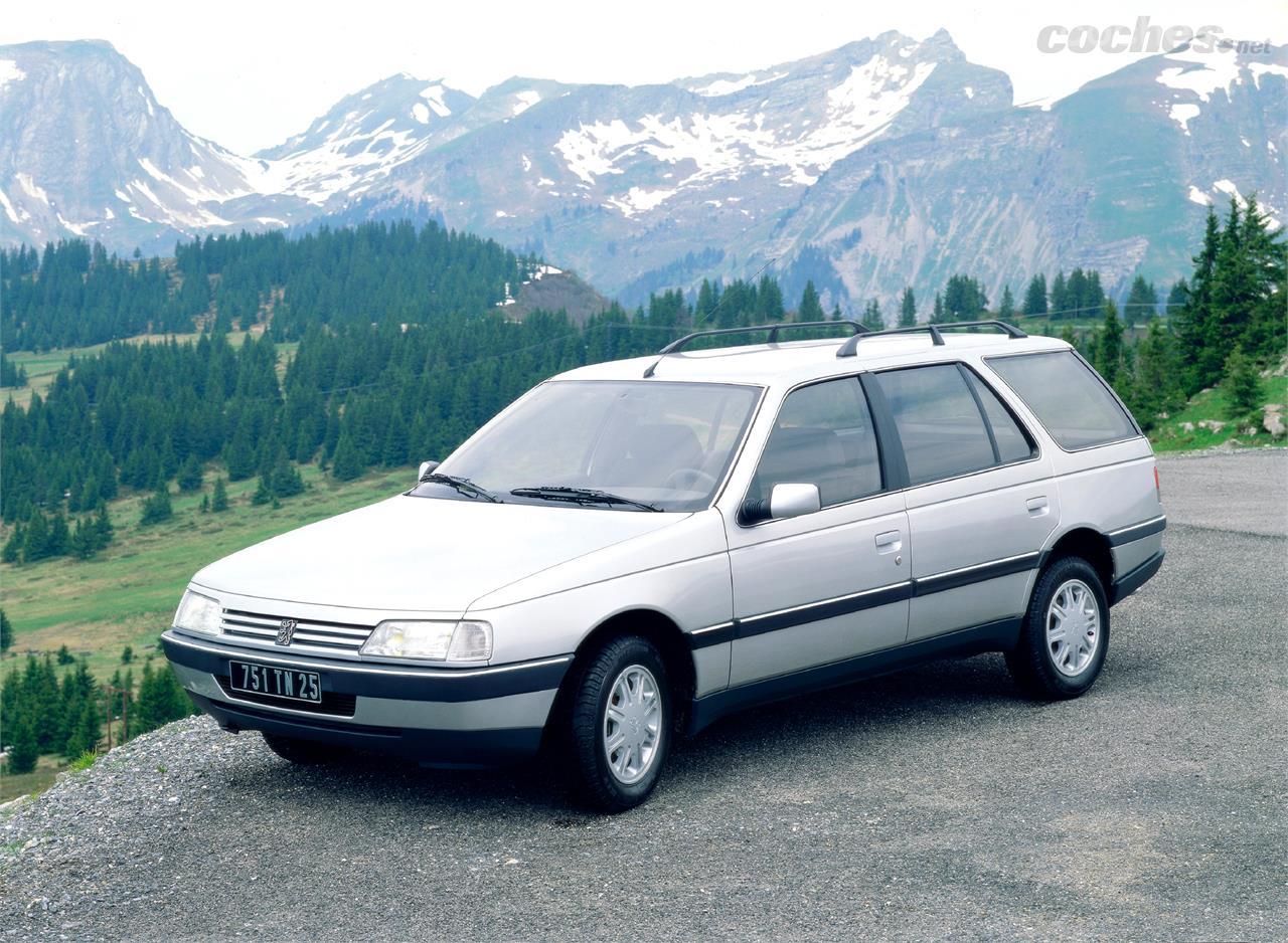 El Peugeot 405 Break era un coche moderno, con plataforma compartida con el Citroën BX, que sustituyó al mismo tiempo al 405 y al 505. 