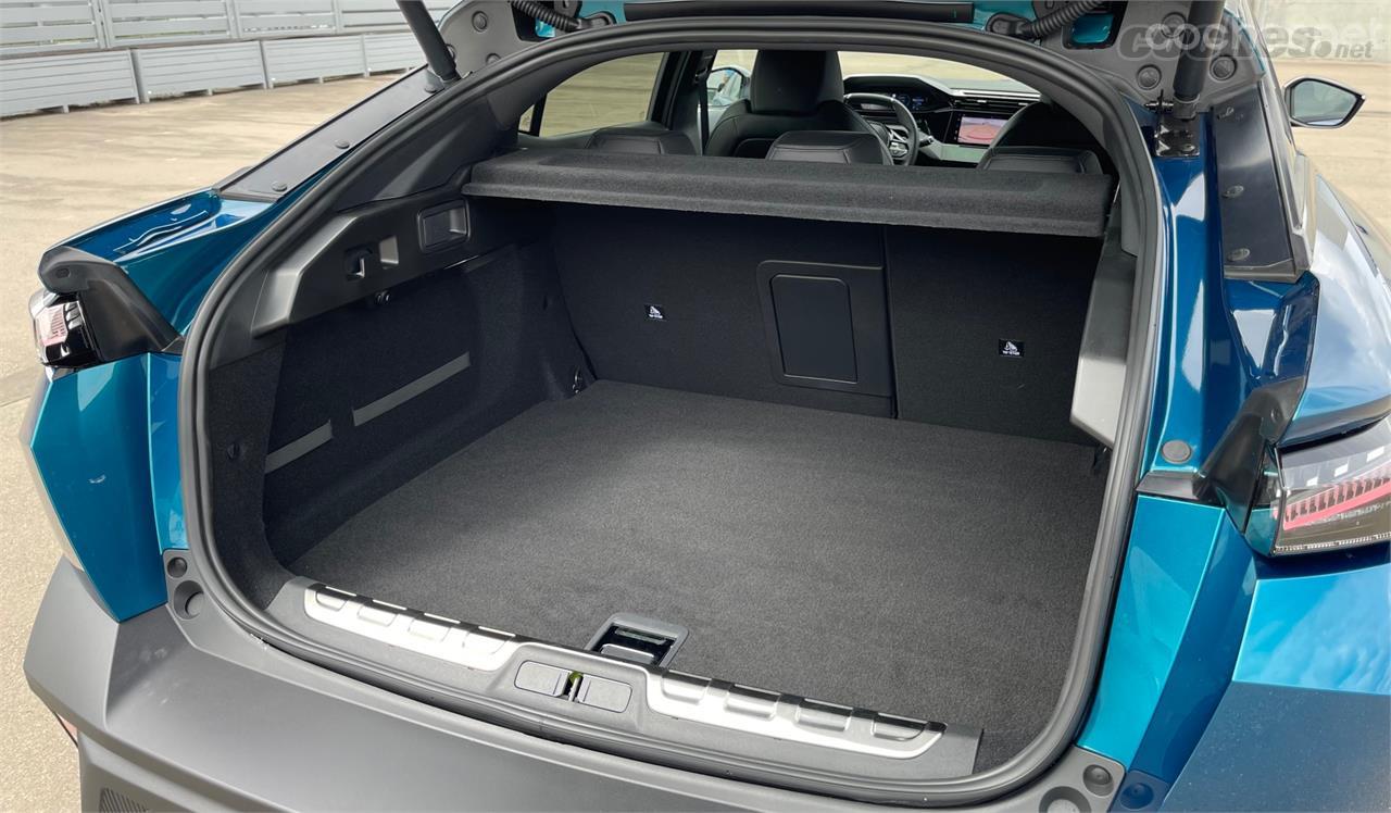 PEUGEOT 1007 - The trunk of the hybrid version loses the double bottom and thus gives up an extra 60 liters of capacity that the gasoline does have.