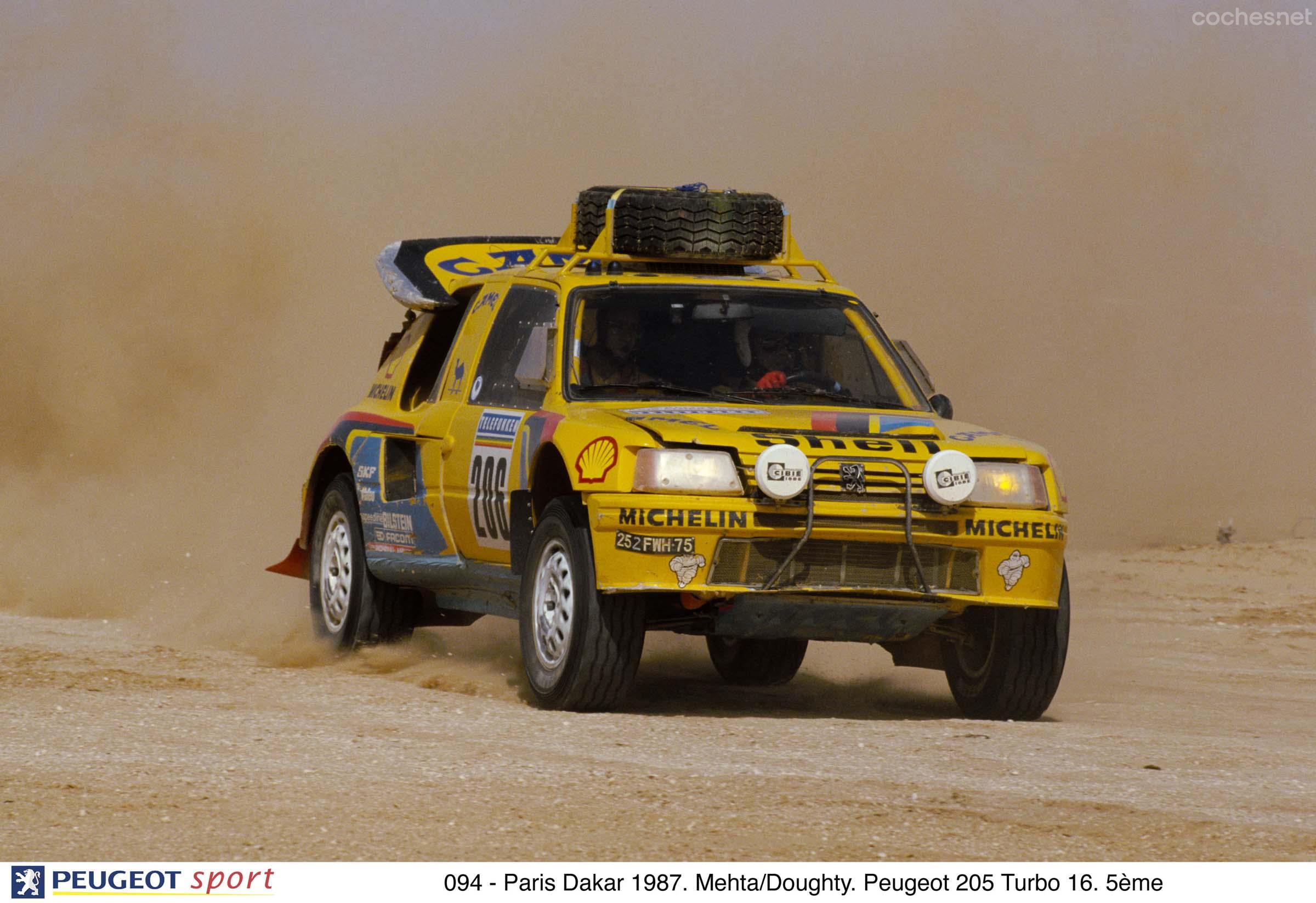 Peugeot 205 T16 ganador del Rally París Dakar 1987 y 1988.