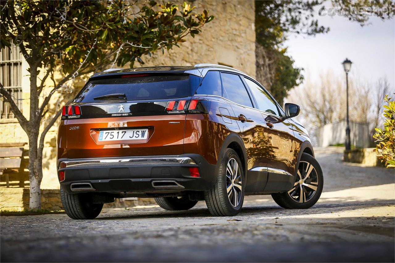 El Peugeot 3008 es de medidas bastante compactas, por lo que es cómodo tanto para un uso diario en ciudad como un uso familiar en largos desplazamientos por carretera. 