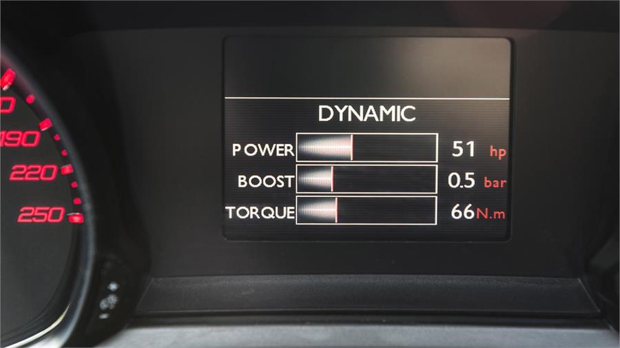 Con la opción del Driver Sport Pack la pantalla multifunción pasa a ofrecer datos como la potencia y el par instantáneo así como la presión de soplado del turbo.