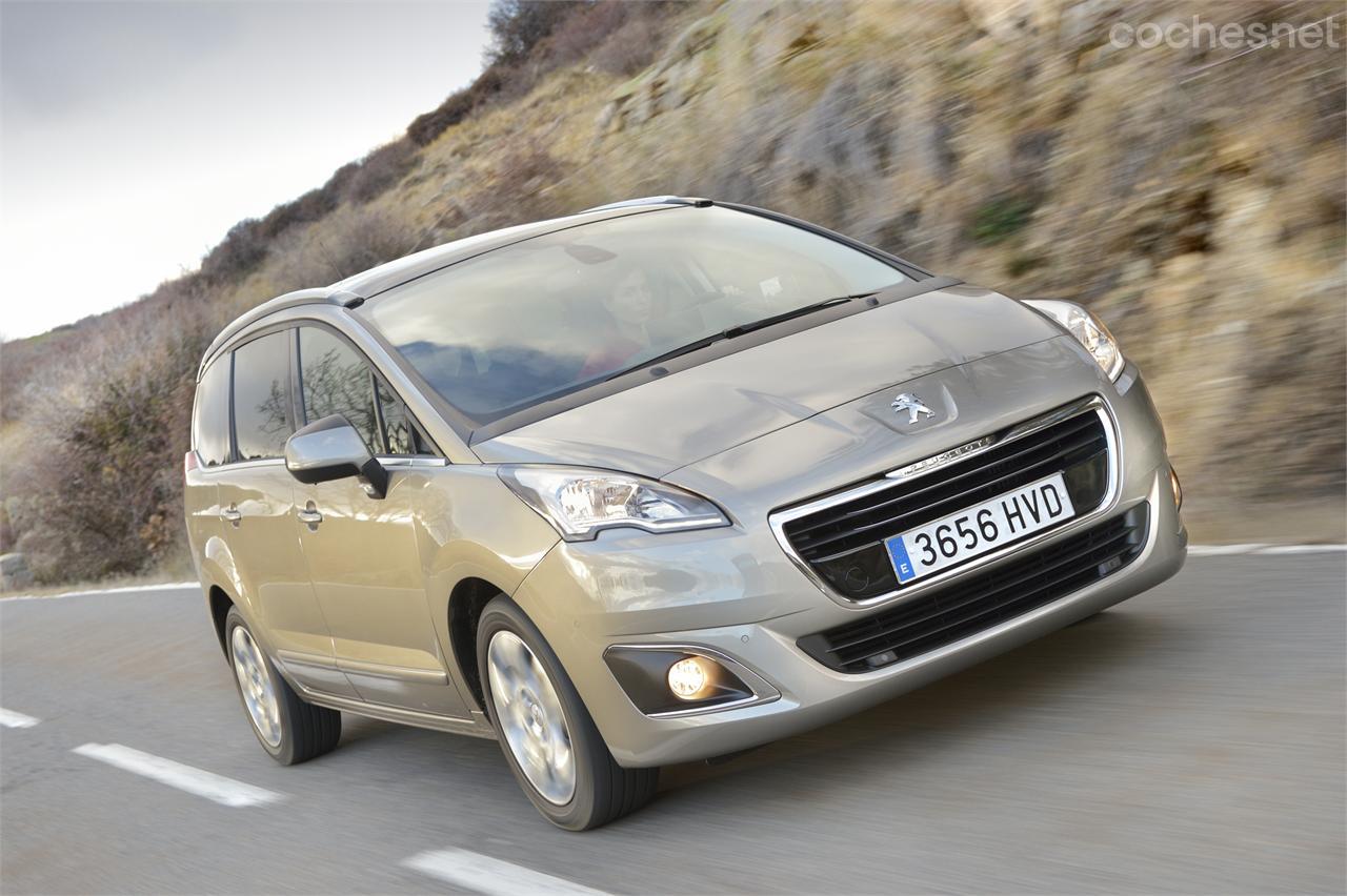 En estos momentos Peugeot está ofreciendo unos descuentos muy suculentos sobre el precio base. Además con el 5008 te llevas la tercera fila de asientos "por la patilla".