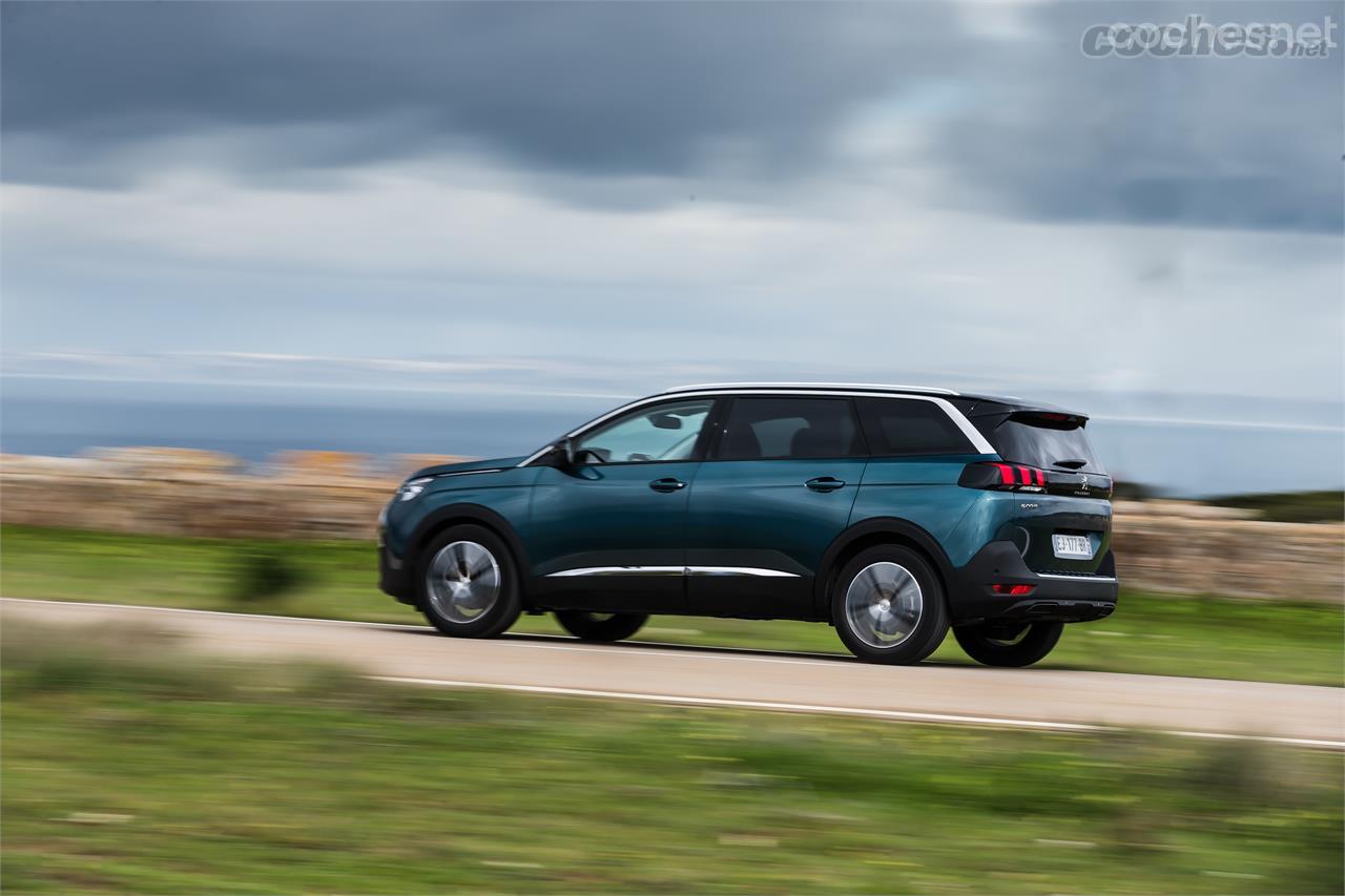 La estética SUV del nuevo Peugeot 5008 es evidente, aunque sus aptitudes para el todoterreno son casi nulas. 