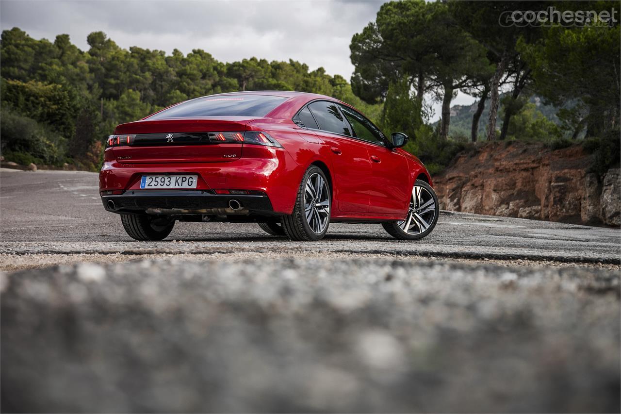 Con el Peugeot 508, y más concretamente con esta versión tope de gama, la marca francesa se acerca a la excelencia en la fabricación de berlinas. 