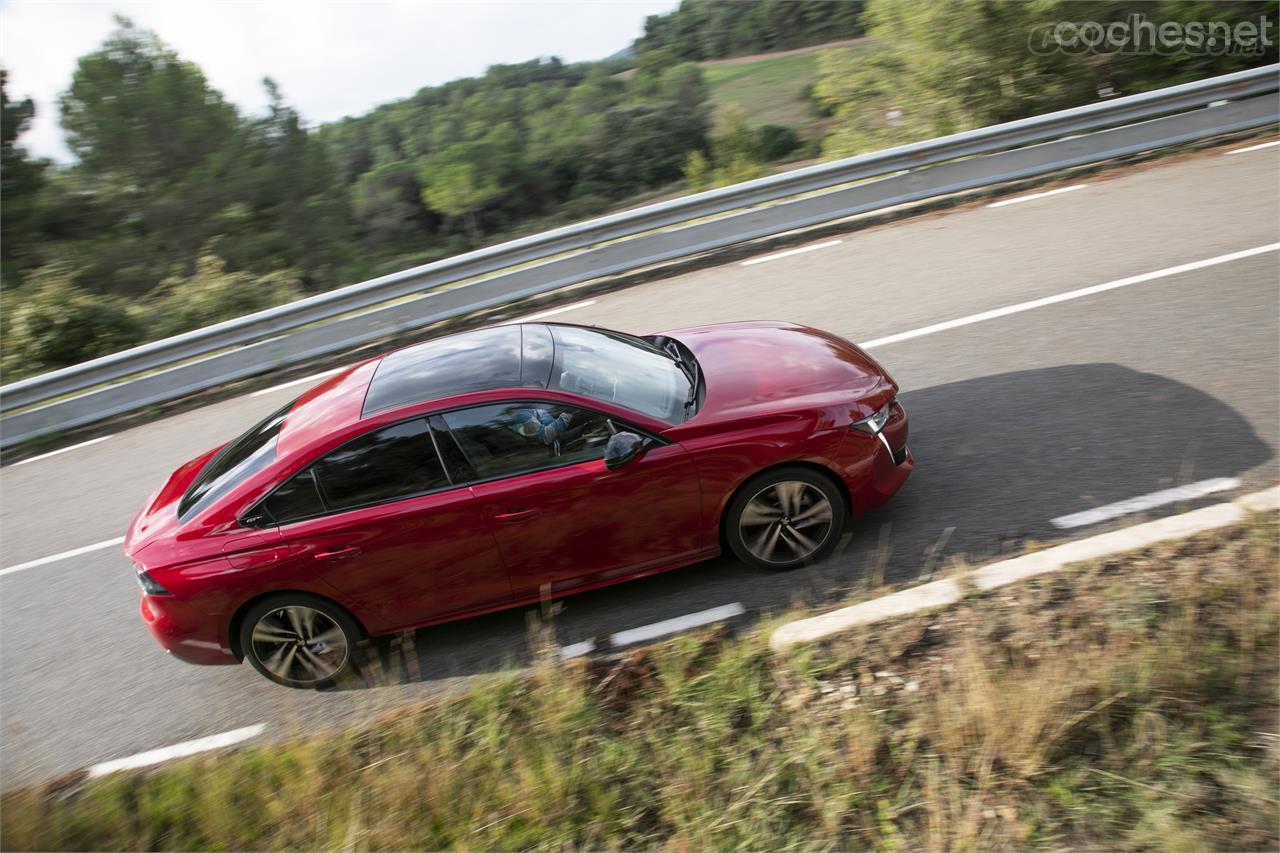 El Peugeot 508 da prioridad al confort de marcha. Tiene un rodar muy bueno, fácil y seguro. 