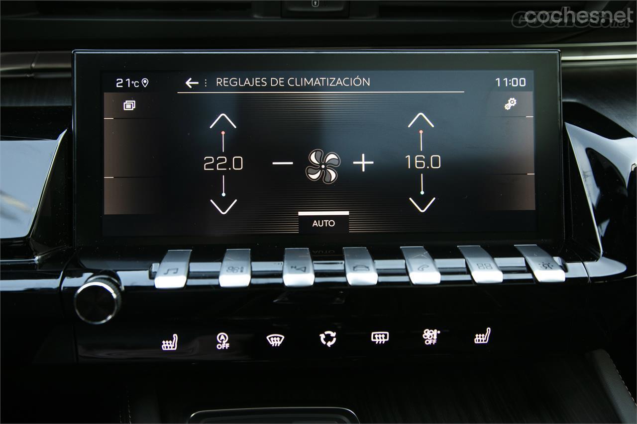 En este coche el climatizador se maneja a través de la pantalla digital. 