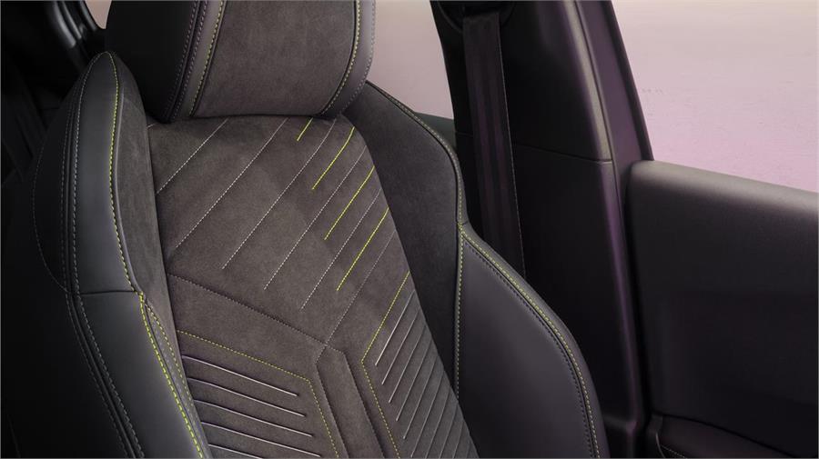 Los asientos del nuevo Peugeot E-2008 2023 pueden equipar función de masaje y ajuste eléctrico. 