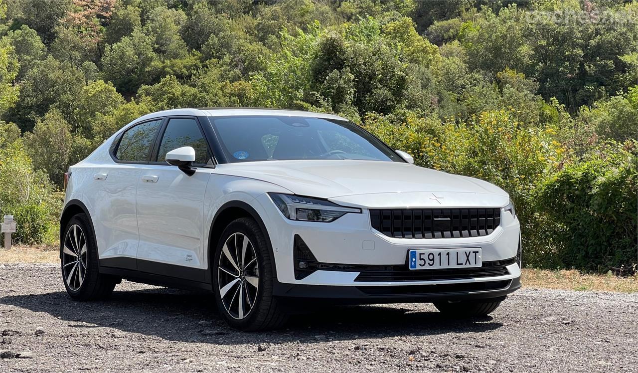 ¿Un Volvo sin la barra diagonal en la parrilla? Pues estéticamente así podríamos definir al Polestar 2 