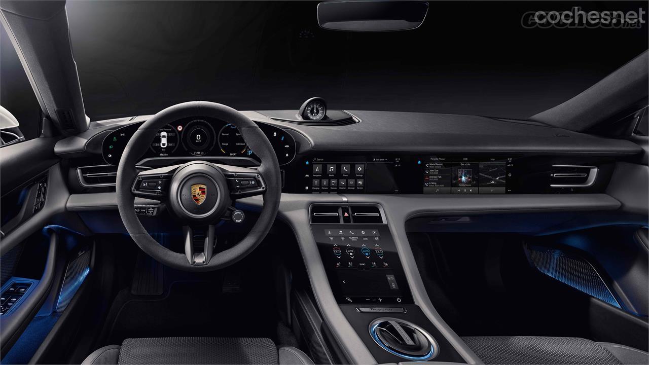 El interior del Porsche Taycan mezcla líneas clásicas con la última tecnología en pantallas digitales y sistemas de conectividad. 