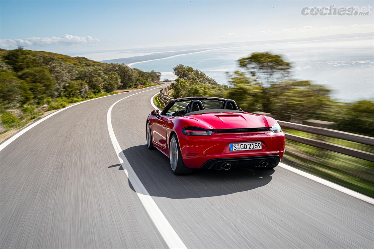 Para alegría de aficionados y puristas, los Porsche 718 Cayman y Boxster GTS vuelven a ofrecer motores atmosféricos de seis cilindros.