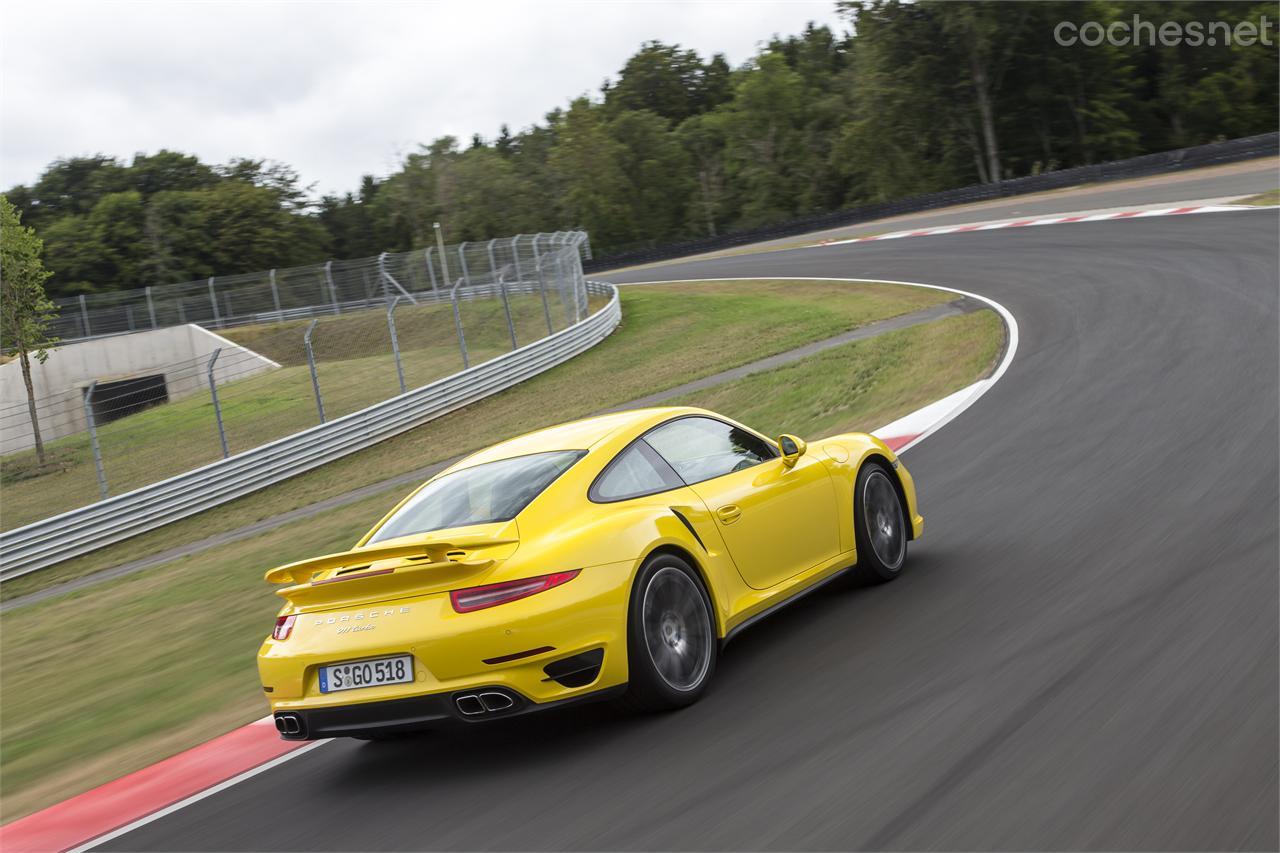 En el circuito de Bilster Berg (Alemania) el Porsche 911 Turbo demostró su tremenda eficacia en todo tipo de trazado. 