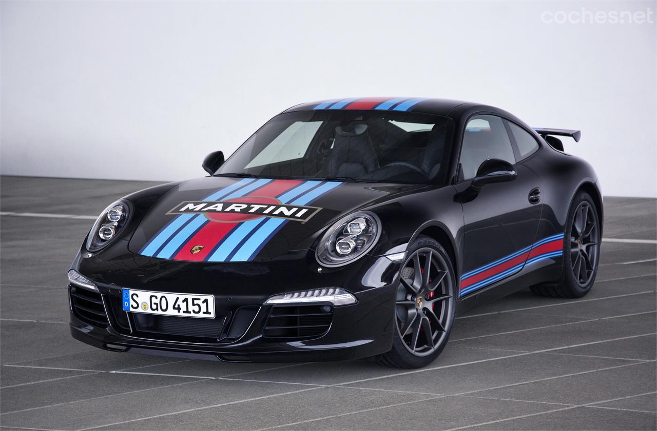 En color negro este 911 Carrera S tiene esta imagen. La decoración exclusiva también se traslada al interior, aunque Porsche no ha facilitado ninguna imagen. 