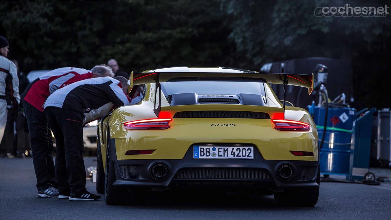 El Porsche 911 GT2 RS fue capaz de rodar hasta cinco vueltas en menos de 6 minutos y 50 segundos. 