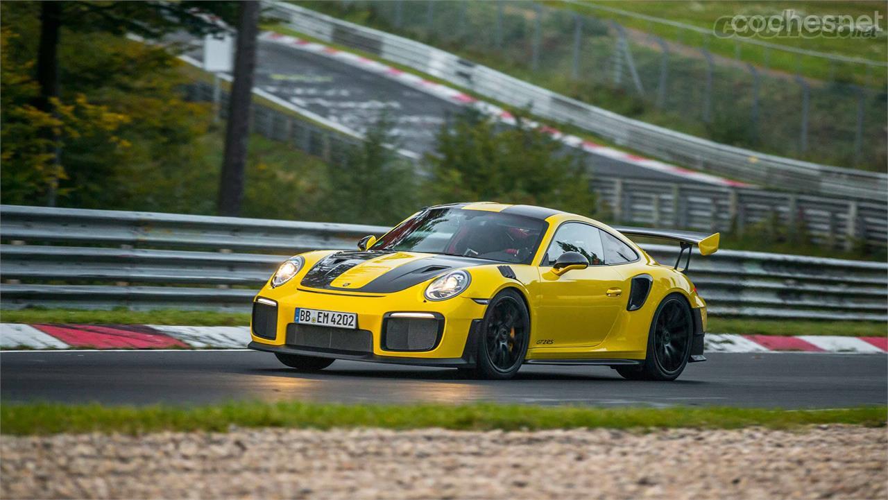 El 911 GT2 RS ha establecido un nuevo récord entre los deportivos homologados para carretera en el trazado de Nürburgring Nordshleife.