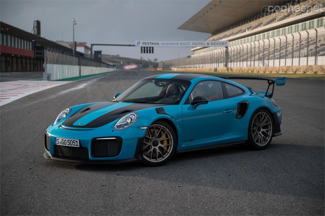 El Porsche 911 de serie más rápido de la historia. La definición habla por si sola de las posibilidades de este nuevo GT2 RS.