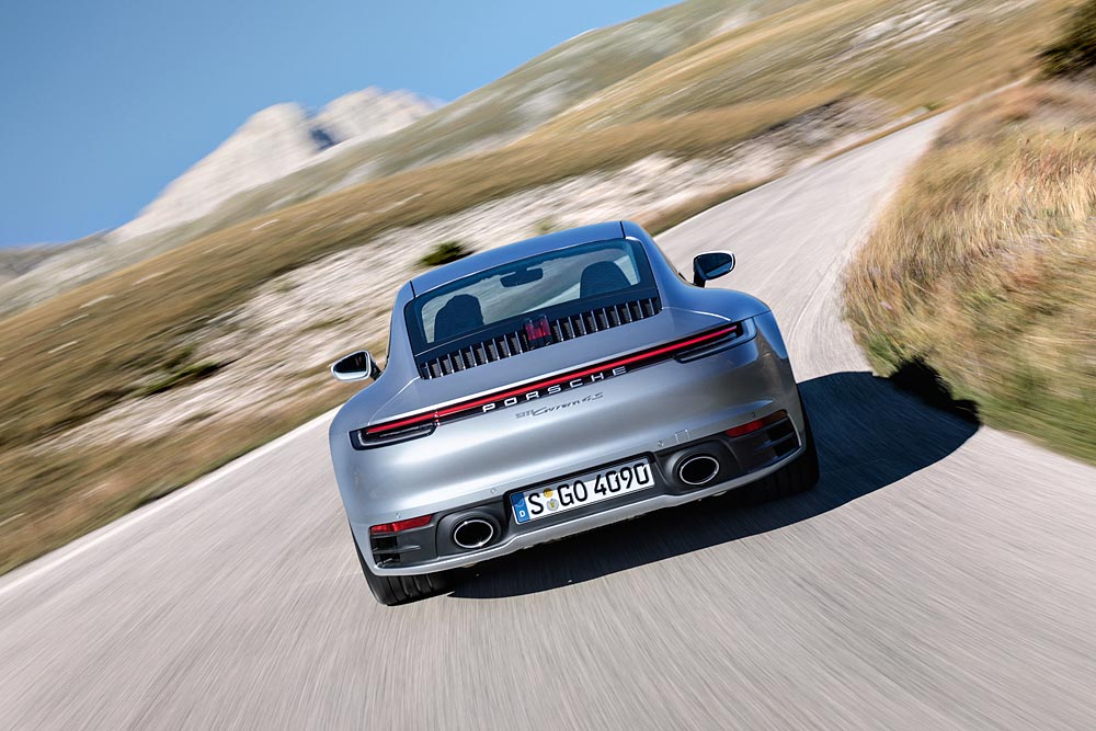 La serie 992 del Porsche 911 presenta unas cotas superiores a las de todos sus antecesores, pero a la vez retiene bastante del 911 de 1963.