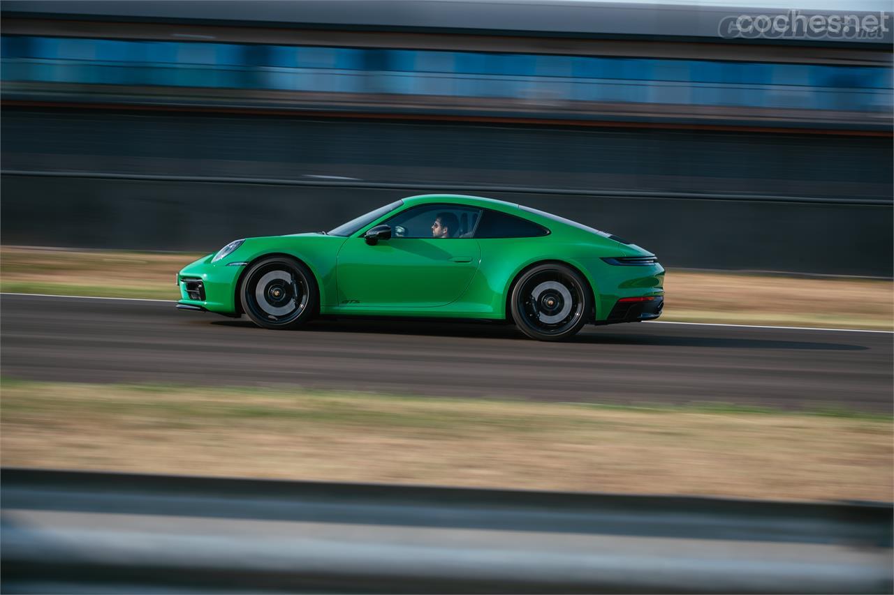 En circuito también conduje un 911 Carrera GTS con tracción trasera. Es una pasada lo bien que tracciona su eje trasero.