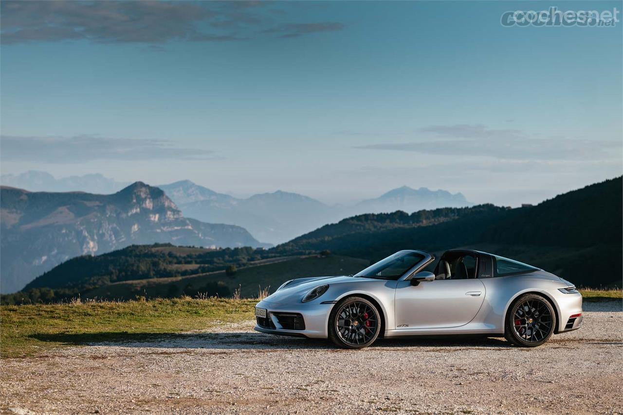 El 911 Targa únicamente está disponible con tracción integral. Eso sí, se puede escoger entre cambio PDK o manual.