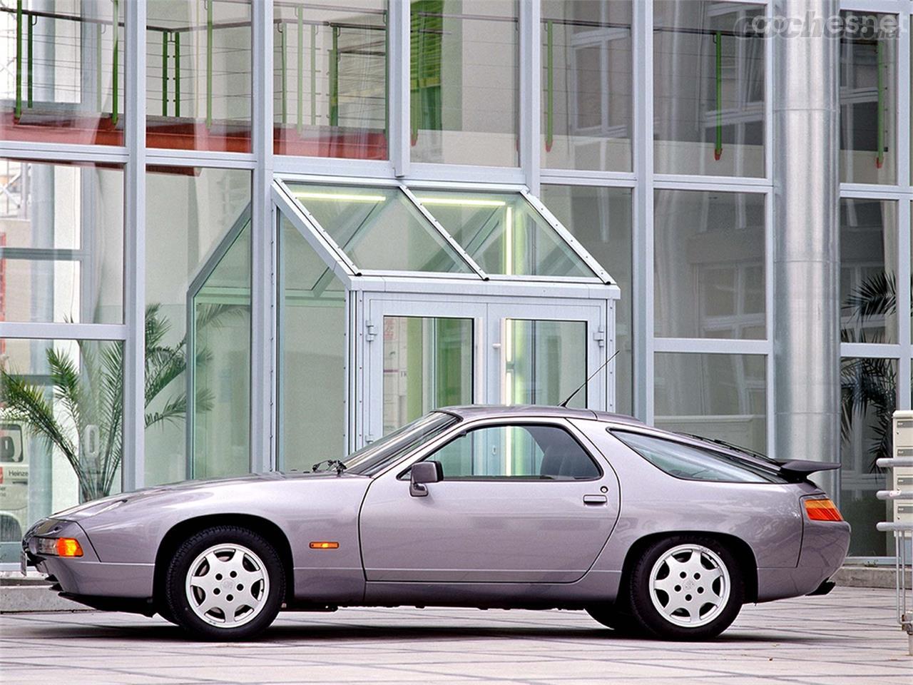 El Porsche 928 nació en 1977 para sustituir al 911, ironías del destino el segundo le sobrevivió hasta llegar a nuestros días.