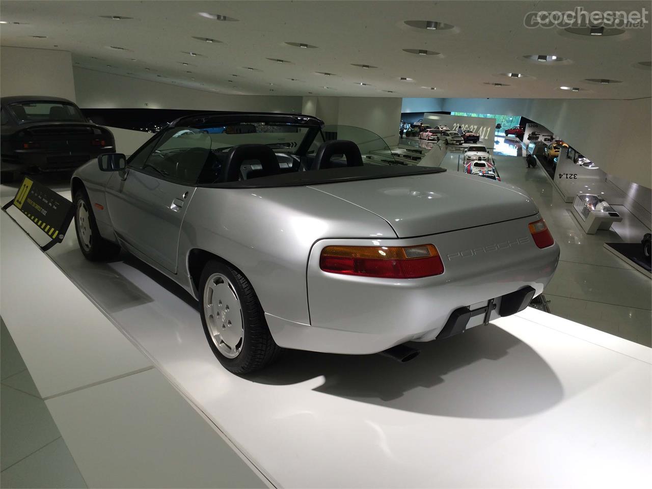 Es una lástima que el Porsche 928 S4 Cabriolet jamás llegara a la serie, seguro que en Estados Unidos habría gozado de buena aceptación.