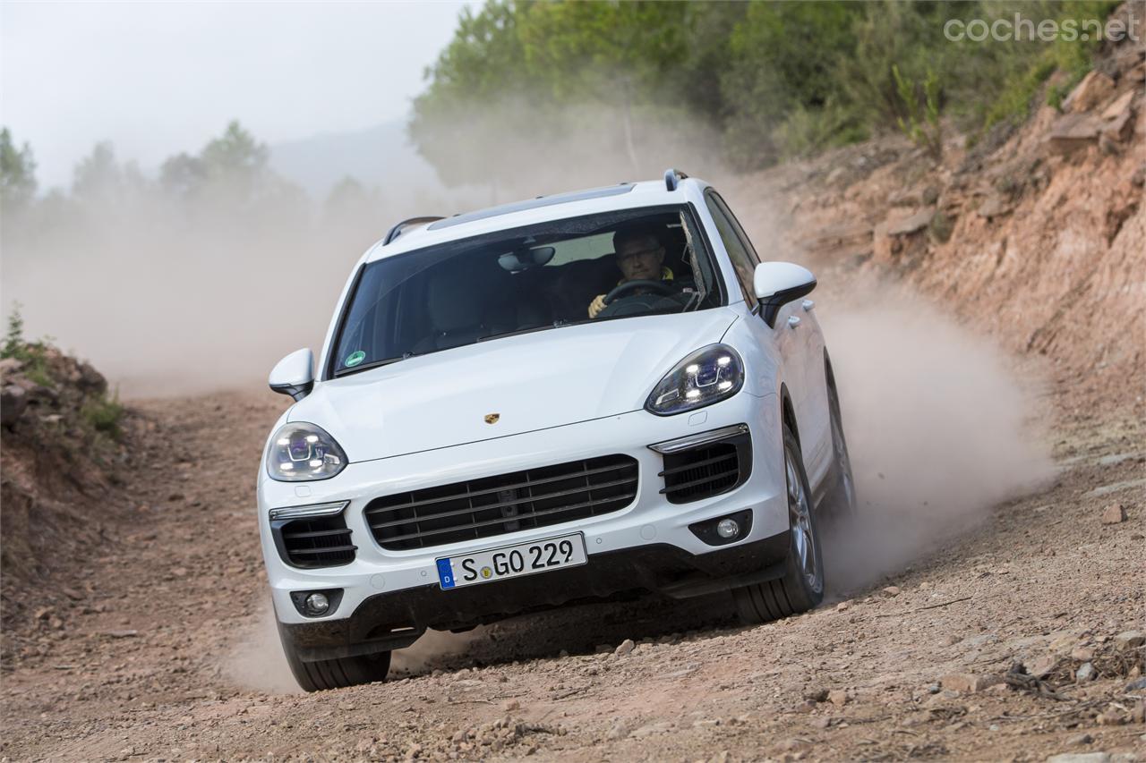 El Cayenne mantiene su polivalencia y es un coche rápido y confortable tanto en asfalto como en pistas de tierra.