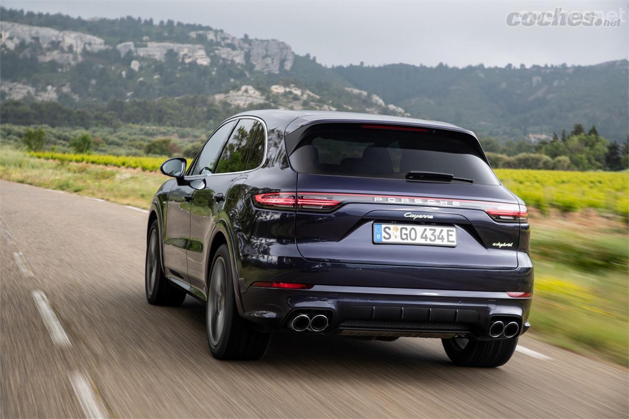 La nueva versión del Cayenne "plug-in" eleva sus prestaciones totales y su autonomía de uso en modo eléctrico.