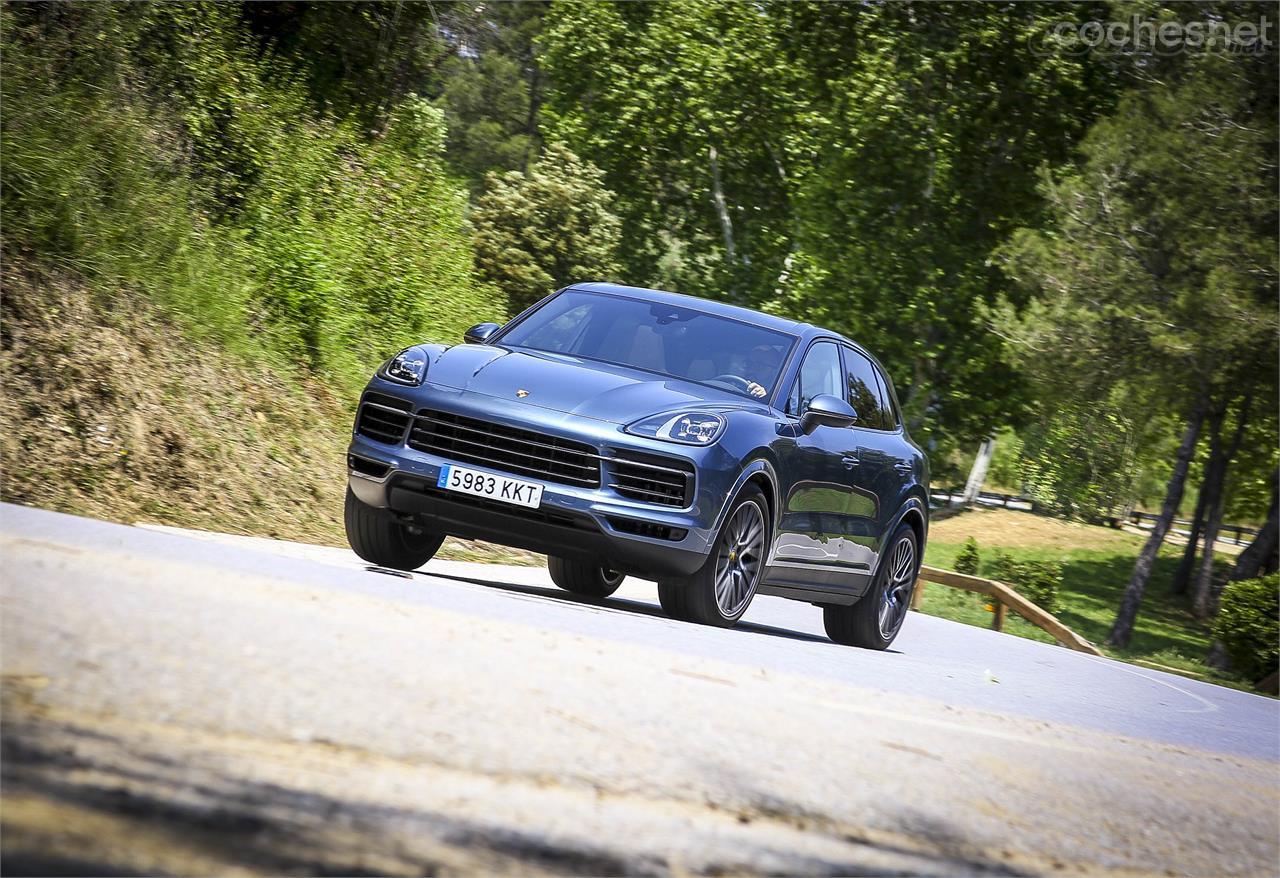 Los 340 CV del motor V6 turbo de gasolina son más que suficientes para mover son agilidad las casi dos toneladas de peso de este coche.