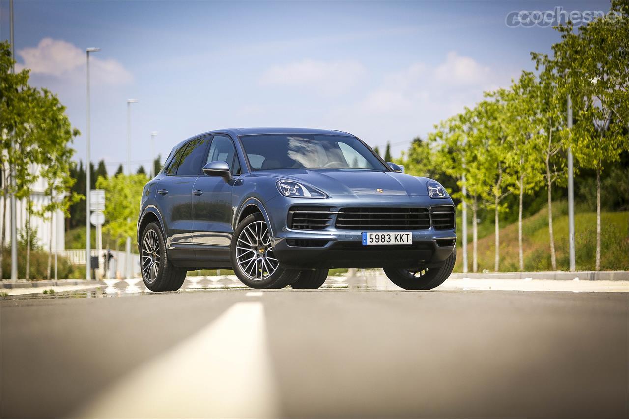 El nuevo Cayenne no puede ocultar su pertenencia a la gama Porsche. Estéticamente tiene un frontal similar al del modelo anterior.