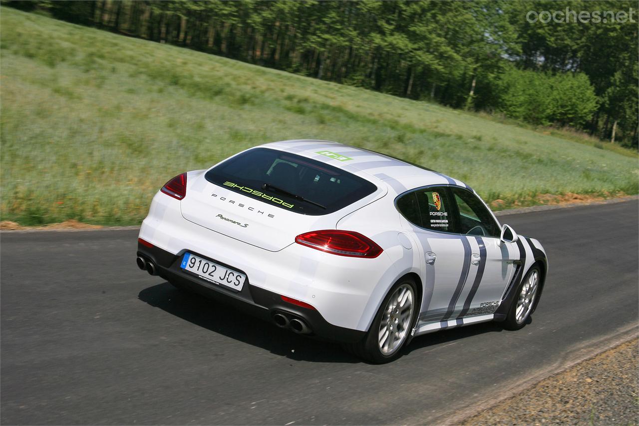 En modo confort, con la suspensión en su forma más blanda, el Panamera es un coche de viaje, extraordinariamente confortable.