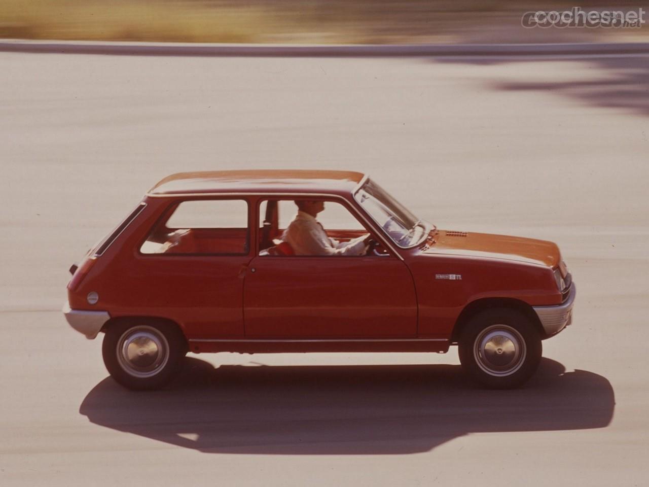 El Renault 5 destacó siempre por su excelente comportamiento dinámico, una cualidad compartida con su coetáneo de Seat.