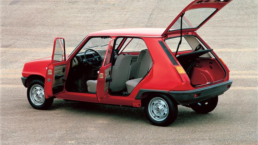 La versión de 5 puertas tenía la batalla y las puertas traseras del Renault 7.
