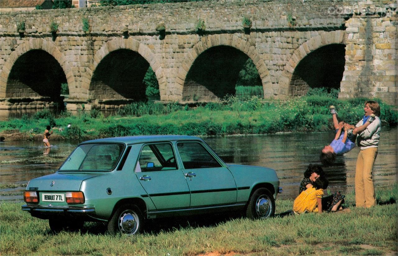 El rediseño del Renault Siete era muy visible en la parte trasera, con unos pilotos más grandes y completos y unos nuevos parachoques.