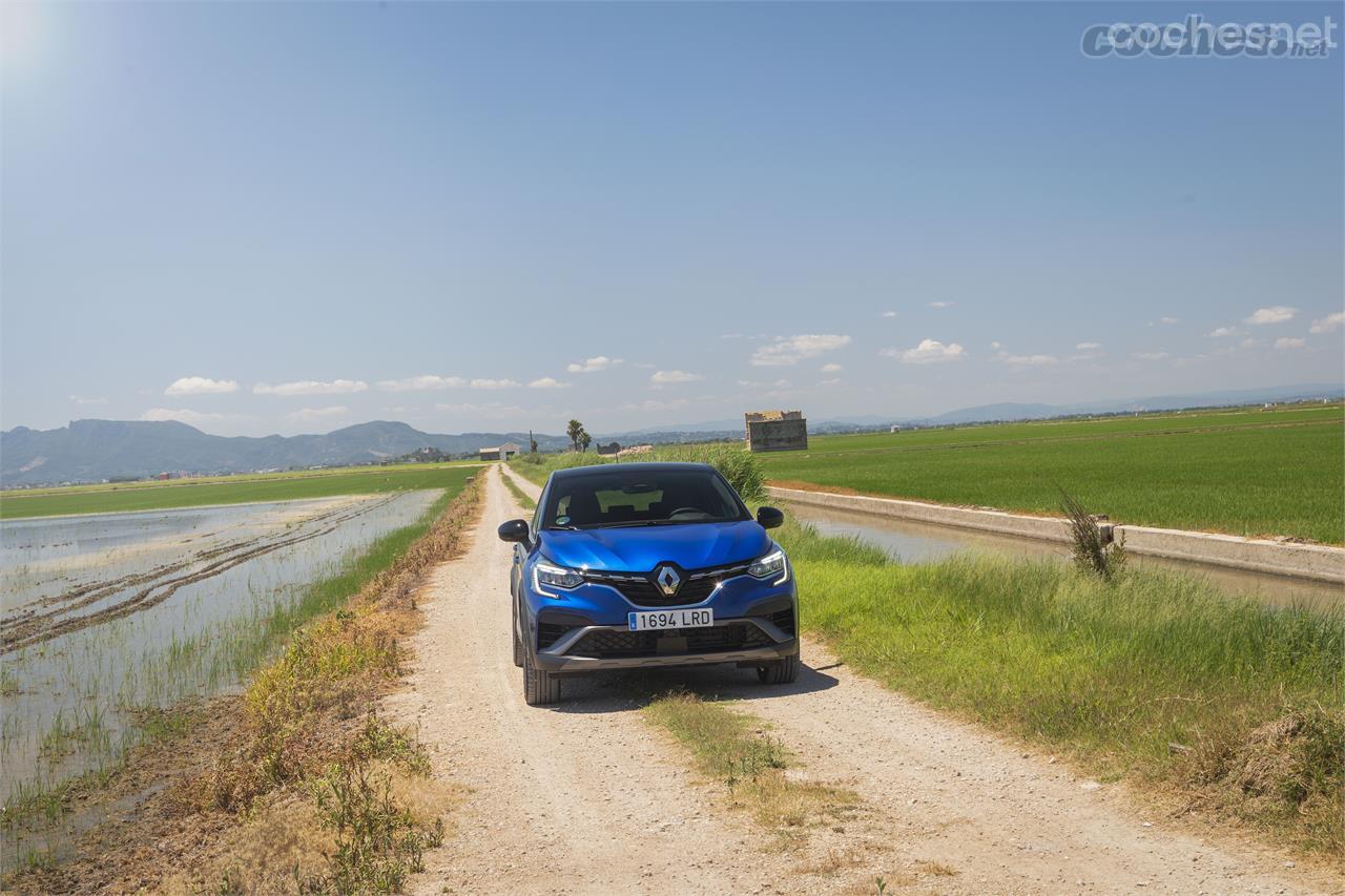 Pese a su aire SUV, el Captur no es un todoterreno. Eso sí, se atreve con pequeñas pistas gracias a su mayor altura al suelo que la de un Clio, por ejemplo.