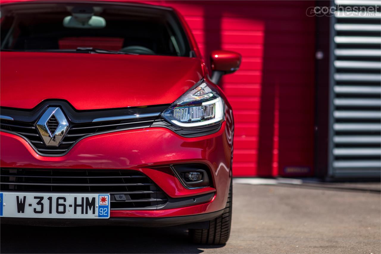 Los nuevos faros del Clio equipan tecnología LED y luces diurnas con forma de C en las versiones más completas de la gama. 