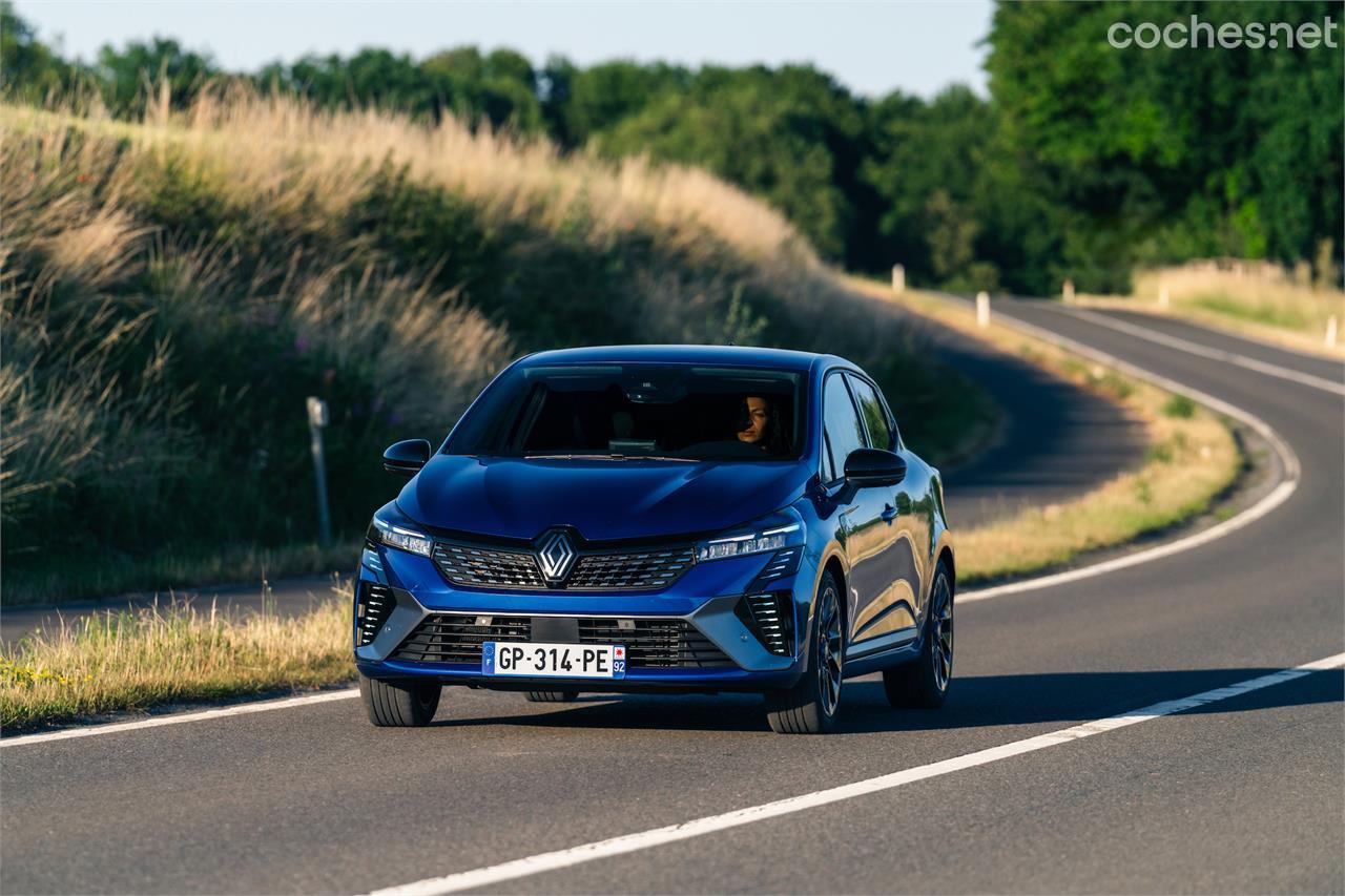 La única mejora en comportamiento dinámico del Renault Clio 2024 afecta a la dirección, que cuenta con un recalibrado de su asistencia. 